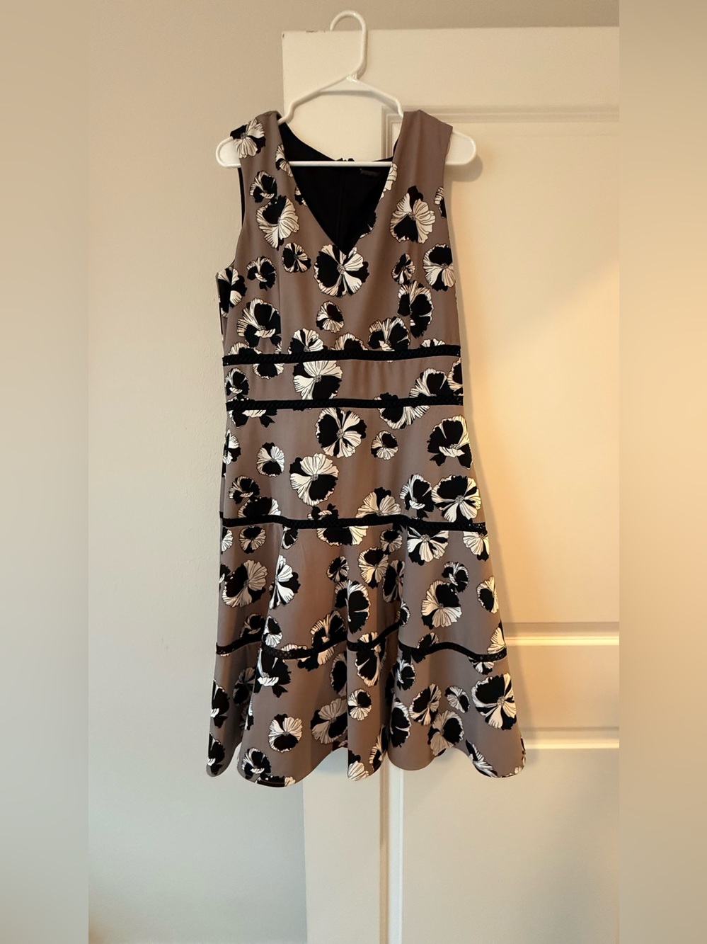 Taupe Black White Floral Sleeveless Midi Dress Fit and Flare Chic❤️